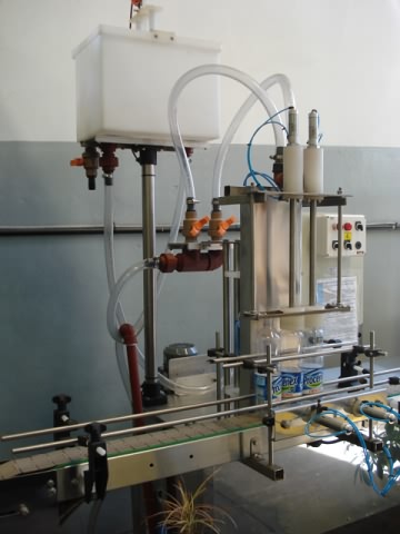 LLENADORA AUTOMATICA NUEVA DE 2 PICOS LINEAL PARA LIQUIDOS VISCOSOS CONSTRUIDA EN ACERO INOXIDABLE. #691